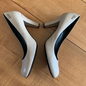 Gucci Beige Round-Toe Leather Pumps